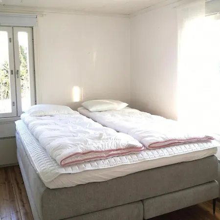 Idyllinen Moekki Ja Pihasauna Jokirannassa - Sisaeltaeae Liinavaatteet Ja Loppusiivouksen Dağ evi