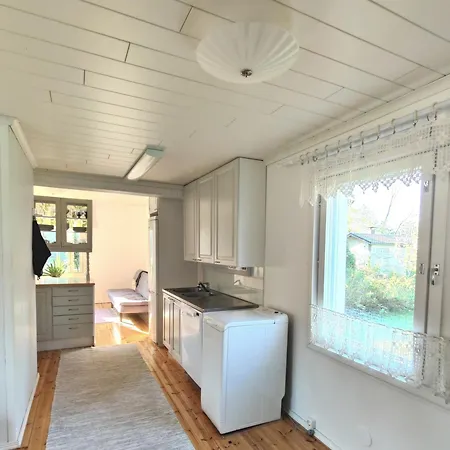 Idyllinen Moekki Ja Pihasauna Jokirannassa - Sisaeltaeae Liinavaatteet Ja Loppusiivouksen *