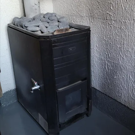 Idyllinen Moekki Ja Pihasauna Jokirannassa - Sisaeltaeae Liinavaatteet Ja Loppusiivouksen * Kalajoki