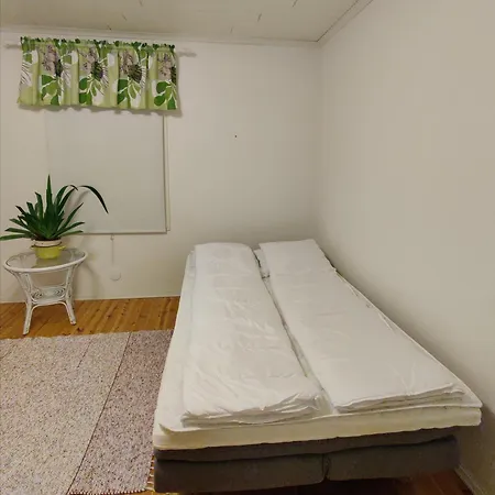 Idyllinen Moekki Ja Pihasauna Jokirannassa - Sisaeltaeae Liinavaatteet Ja Loppusiivouksen Dağ evi *