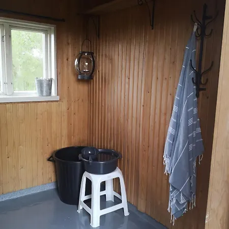 Idyllinen Moekki Ja Pihasauna - Sisaeltaeae Liinavaatteet Ja Loppusiivouksen Chalet *