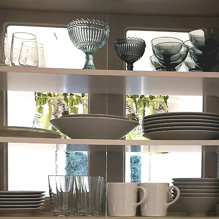 Idyllinen Moekki Ja Pihasauna Jokirannassa - Sisaeltaeae Liinavaatteet Ja Loppusiivouksen Dağ evi